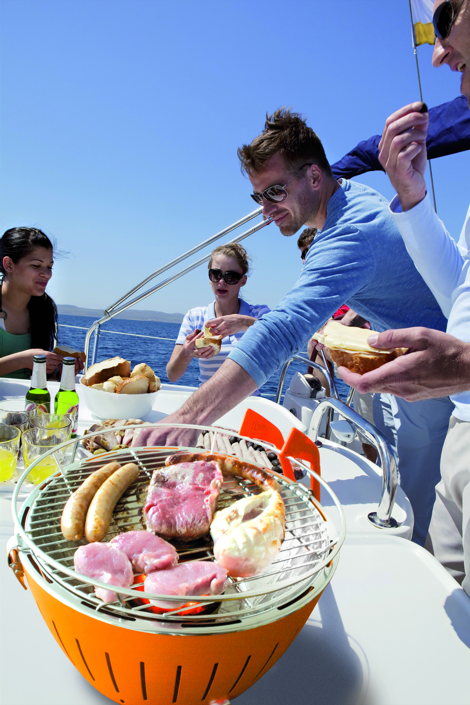LotusGrill boat