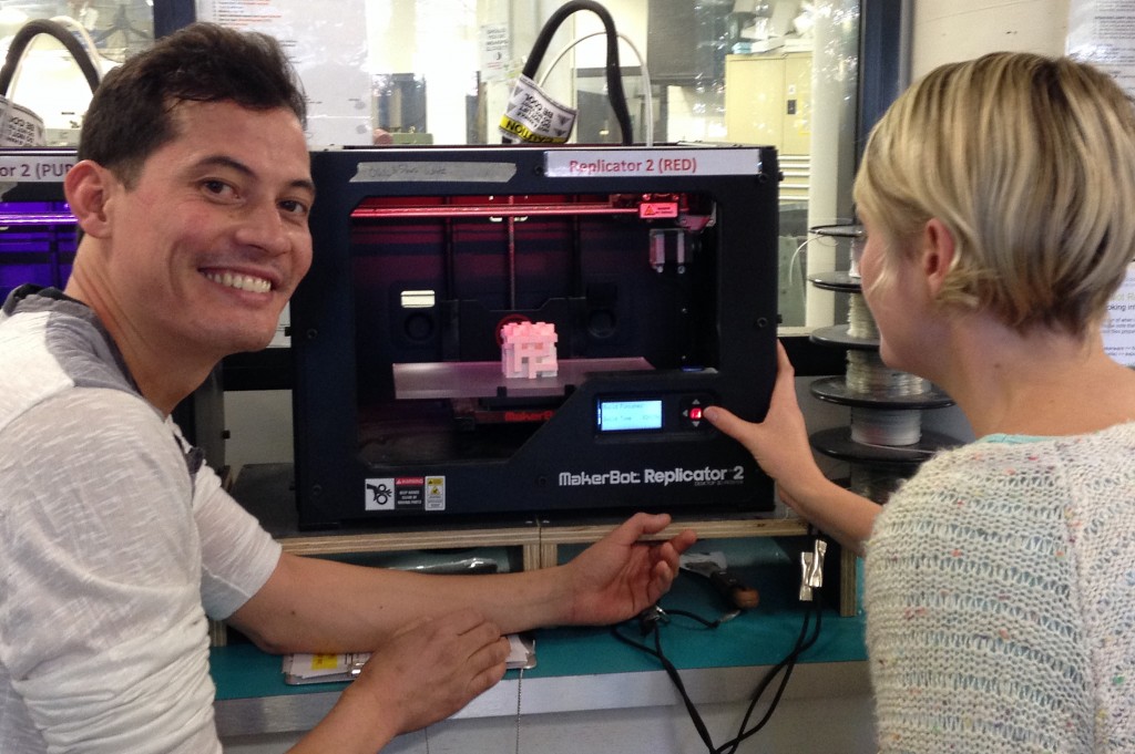 Sam Choy demonstrates the Makerbot in action