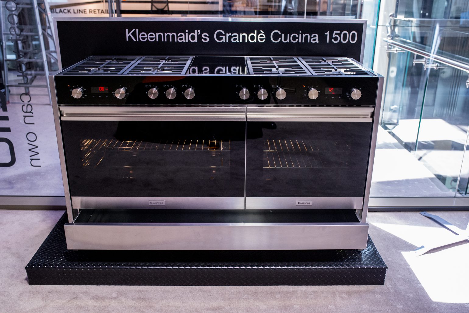 Kleenmaid previews 2015 range with integrated Black Krystal