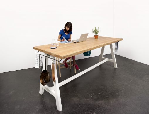 Cooking table Photo: Moritz Putzier
