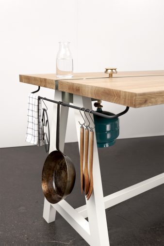Cooking table Photo: Moritz Putzier