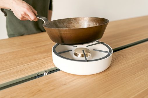 Cooking table Photo: Moritz Putzier