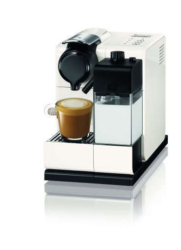 Notice that on this shot of the Lattissima Touch in Glam White, the cup dais is raised for a closer pour on a short drink.